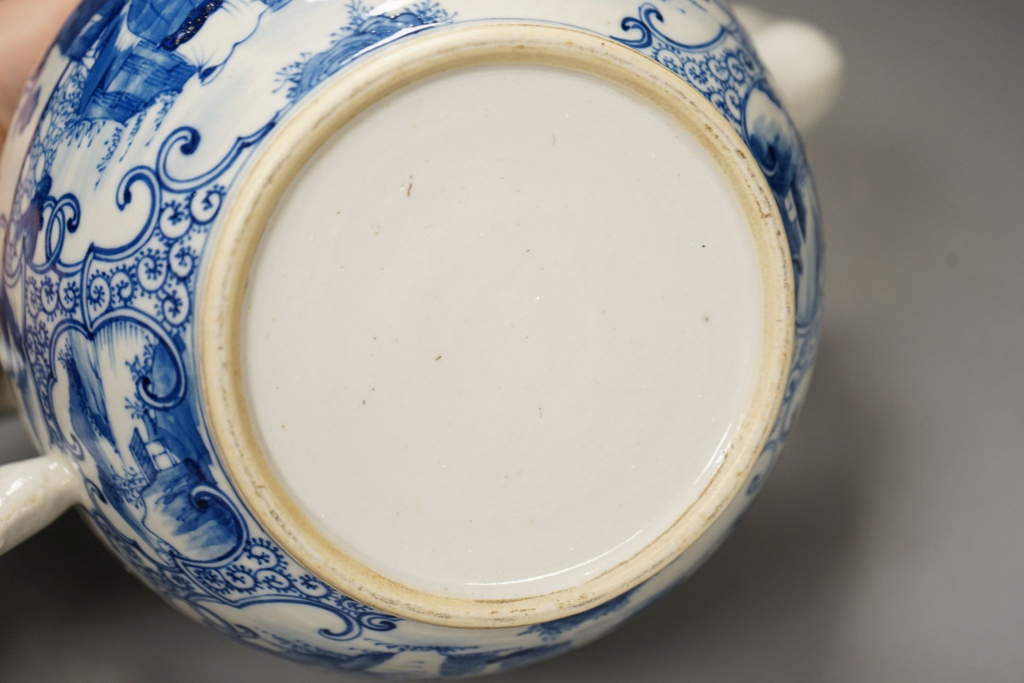 A large Chinese blue and white wine pot, 20cm